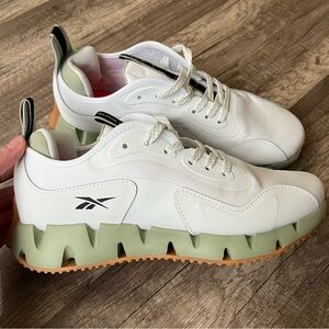 Reebok Woman’s Zig Dynamica | White/Green | Size 8.5